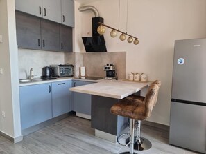 Fridge, stovetop, dishwasher, coffee/tea maker