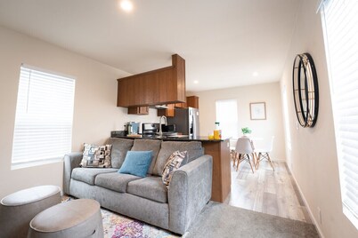 Comfortable 2-Bedroom SLO bungalow house