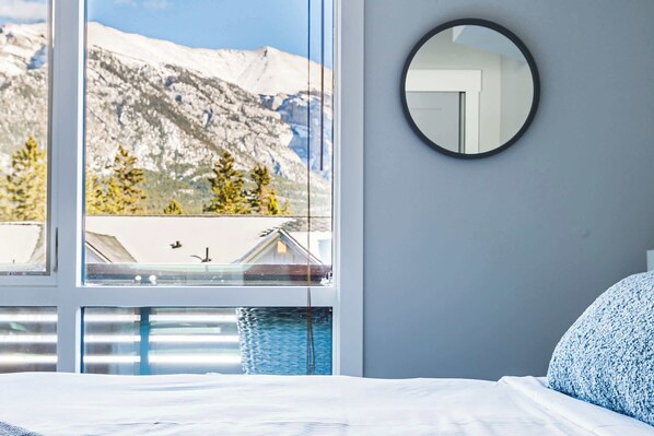 2 bedrooms, iron/ironing board, travel cot, free WiFi