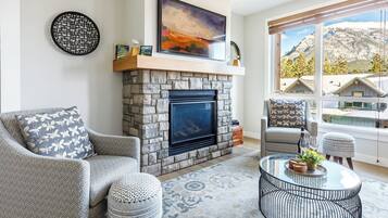 Smart TV, fireplace, Netflix, books