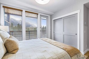 2 bedrooms, iron/ironing board, travel cot, free WiFi