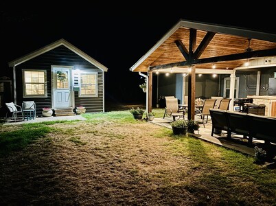 Adorable tiny house (with loft!) near Potosi Live