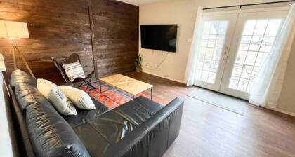 *Central 2-bedroom* 5mi from downtown w/ patio MC