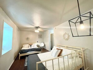 1 habitación, colchones con efecto memoria y escritorio 