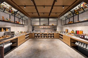 Desayuno buffet diario (INR 599 por persona)