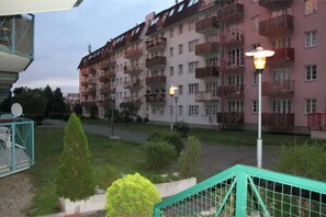 Property grounds - Cosy, sunny two-story apartment, 20min center (Hlavní mesto Praha)