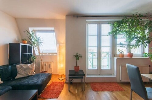 Cosy, sunny two-story apartment, 20min center
