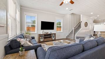 Smart-tv, een dvd-speler en boeken