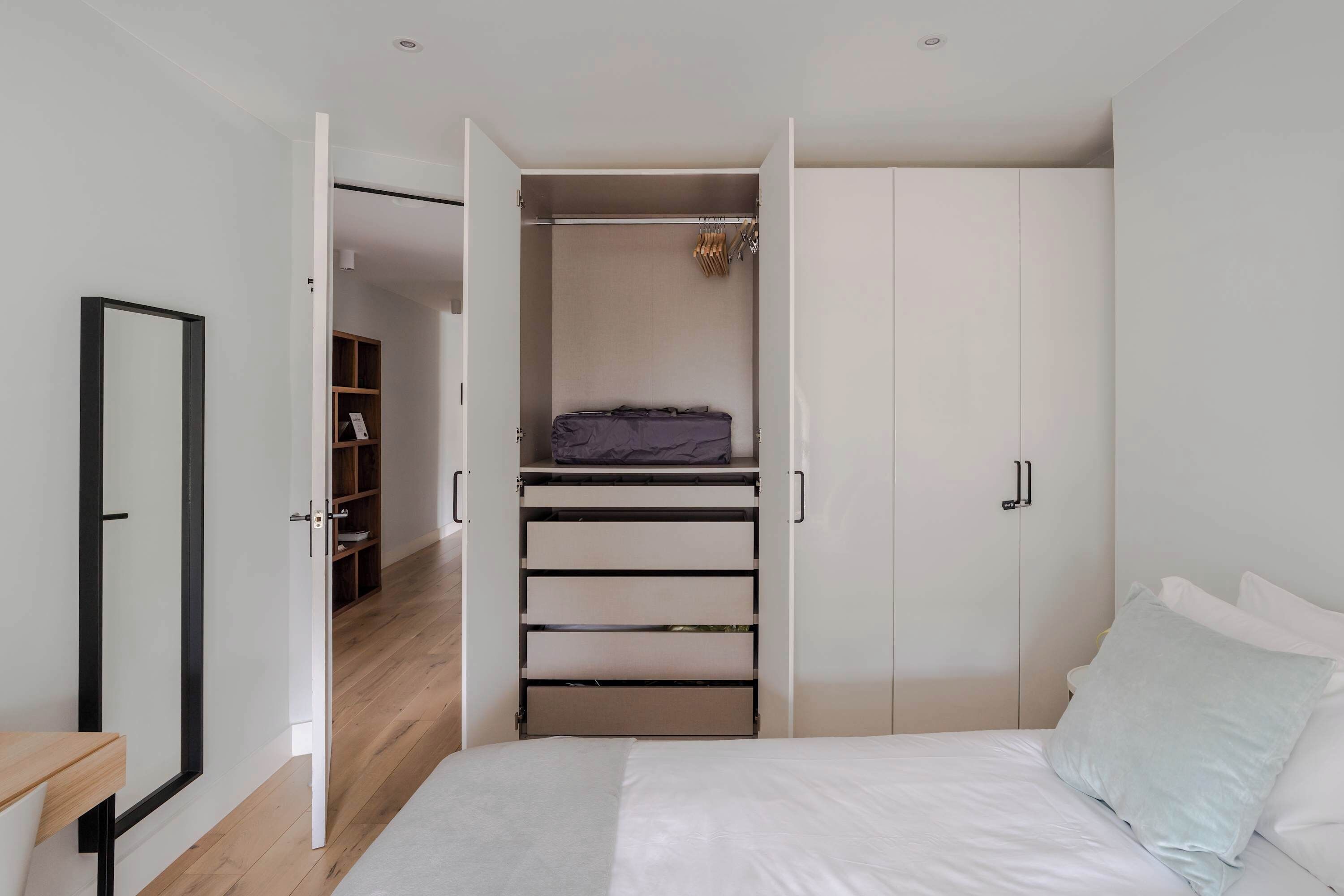 2 bedrooms, iron/ironing board, WiFi