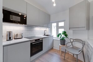 Fridge, stovetop, dishwasher, toaster