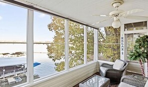 Interior - Beautiful Lakefront Condo! GREAT LOCATION accommodating up to 8 guests! (Osage Beach)