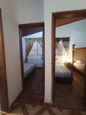3 slaapkamers, een bureau, een strijkplank/strijkijzer, gratis wifi