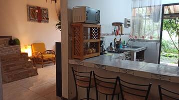 Kjøleskap, mikrobølgeovn, ovn og oppvaskmaskin