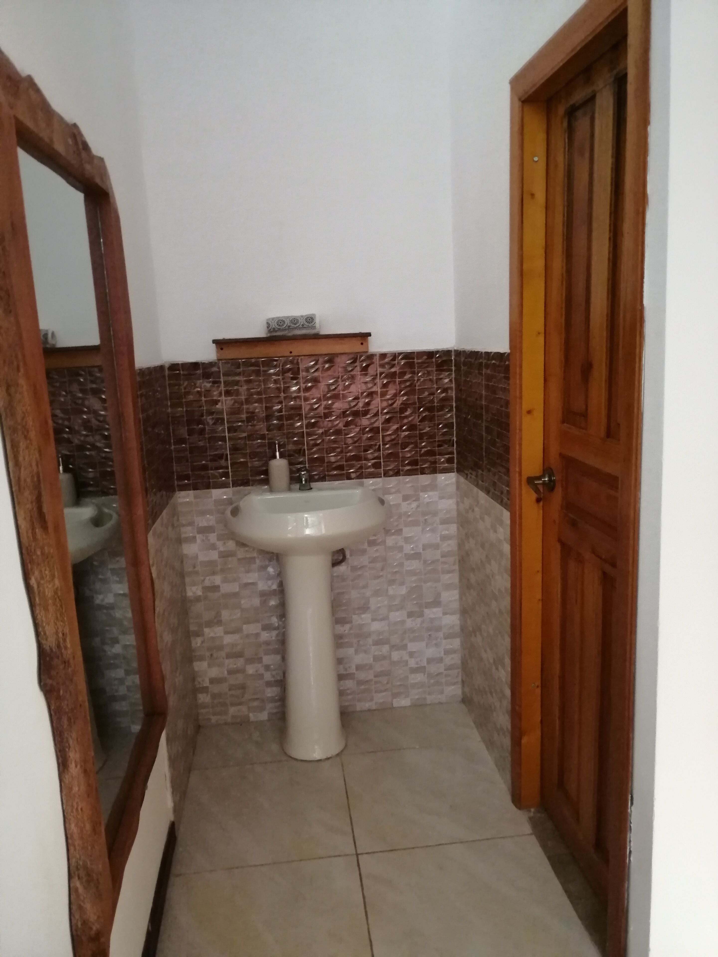 Doccia, asciugacapelli, asciugamani, sapone