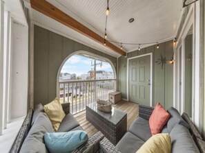 Living area - DRIFTWOOD C1 (1-Bedroom Villa) by RedAwning (Carolina Beach)