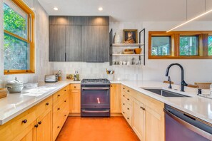 Coffee/tea maker, fridge, microwave, stovetop - 'Whistle Pig' A Downtown Escape in Breckenridge (Breckenridge)