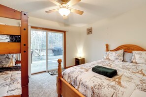 4 bedrooms, desk, iron/ironing board, Internet