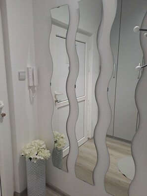 シャワー、バスアメニティ (無料)、ヘアドライヤー、タオル