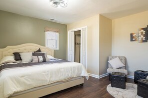 2 عدّة غرف نوم ومكواة/لوح كي وواي فاي مجانًا وملاءات أسرّة