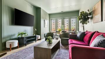 Tv, en stereo och kontor