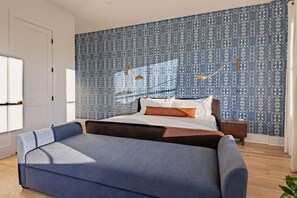 2 dormitorios, escritorio, tabla de planchar con plancha y cuna de viaje