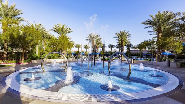 Outdoor pool, a heated pool - 2BD/Vegas - Full Kitchen, Washer/Dryer, and Private Living Room! (Las Vegas)