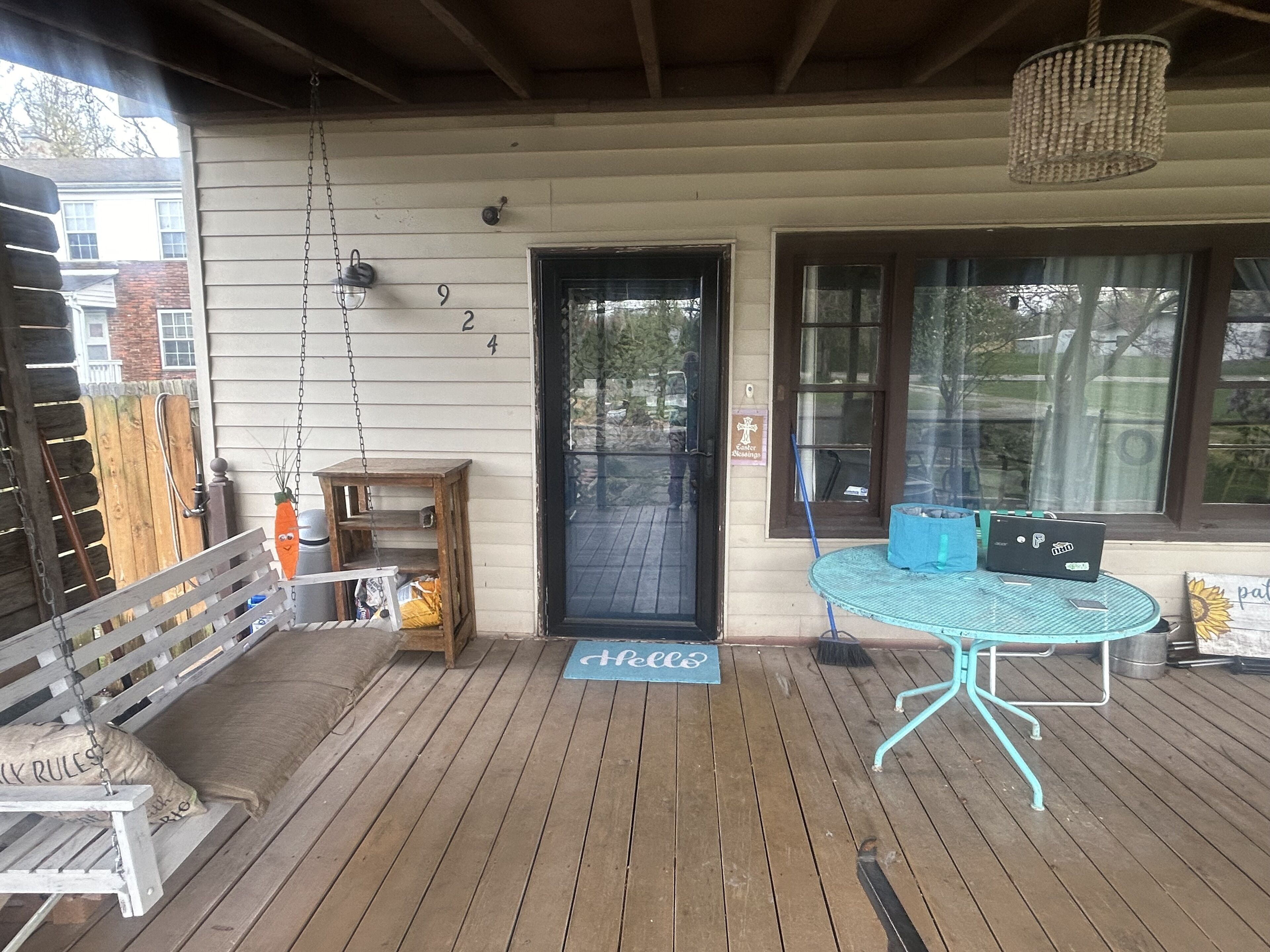 Southern Home with large front porch & fireplace, just outside of Louisville, KY