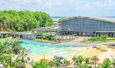 Zen Ocean Charm 3BR Luxury W/front Apt Pool + BBQ