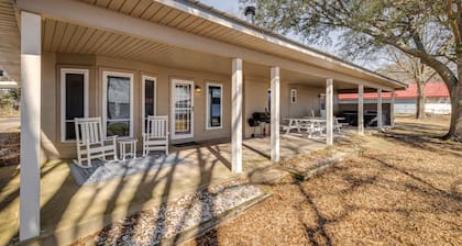 Lake Front | 2 Boat Slips | Hot Tub | Game room