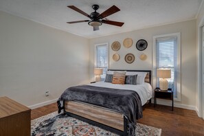 4 Schlafzimmer, Zimmersafe, kostenloses WLAN, Bettwäsche