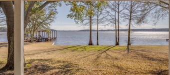 Lake Front | 2 Boat Slips | Hot Tub | Game room