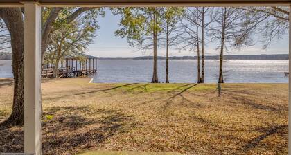 Lake Front | 2 Boat Slips | Hot Tub | Game room