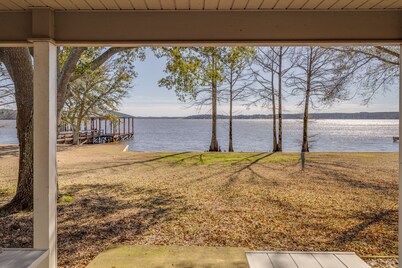 Lake Front | 2 Boat Slips | Hot Tub | Game room