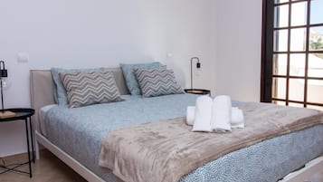 5 slaapkamers, een strijkplank/strijkijzer, internet, beddengoed