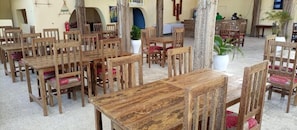 Dining - Mambo Beach Villas (Matemwe)