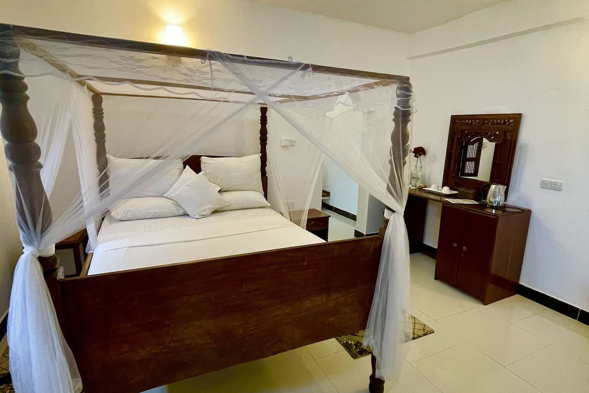Traditional Double Room | In-room safe, blackout drapes, iron/ironing board, free WiFi
