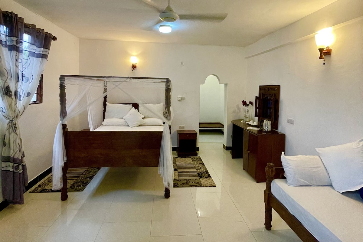 Traditional Triple Room | In-room safe, blackout drapes, iron/ironing board, free WiFi