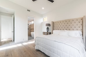 3 chambres, fer et planche à repasser, Wi-Fi, draps fournis