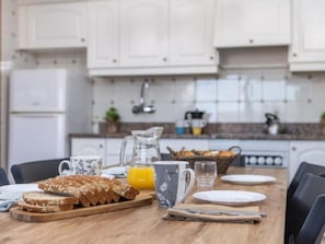 Fridge, microwave, oven, coffee/tea maker