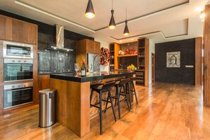 Oven, dishwasher