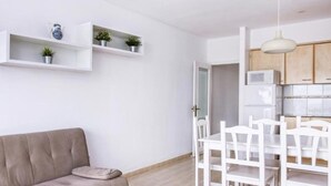 TV - APCOSTAS Club Torre Vella / Three Bedrooms (L'Estartit)