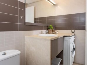 Bathroom - APCOSTAS Tropik / a bedrooms (L'Estartit)