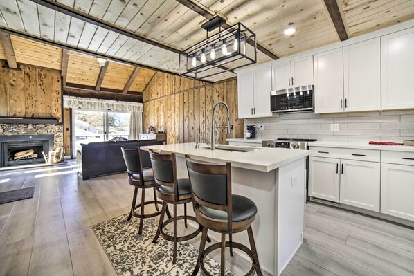 Fridge, microwave, stovetop, dishwasher