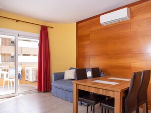 Dining - APCOSTAS Salats / one bedroom (L'Estartit)
