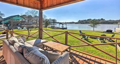 New-Build Waterfront Cabin, Lake Conroe