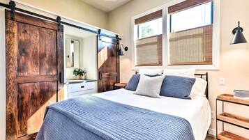 1 bedroom, desk, WiFi, bed sheets