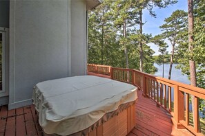 Tina de hidromasaje al aire libre