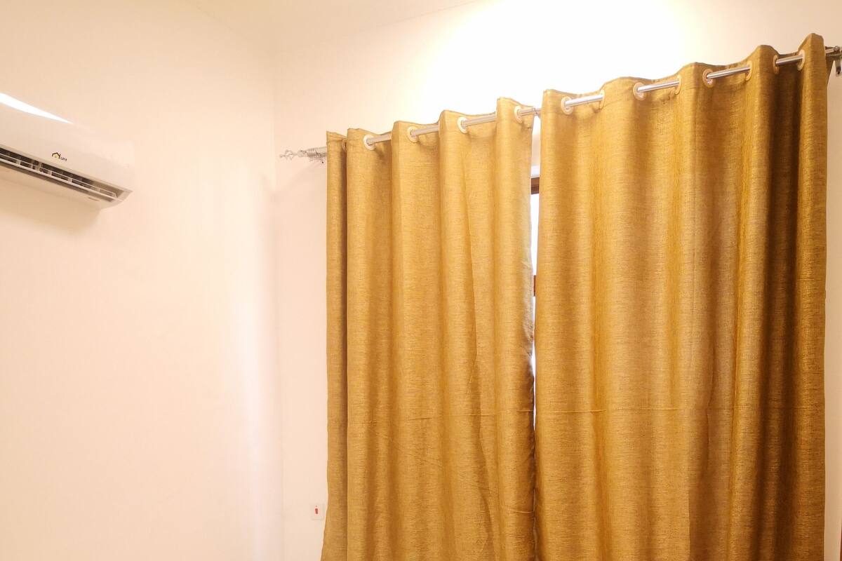 Chambre Double Standard | Coffres-forts dans les chambres, fer et planche à repasser