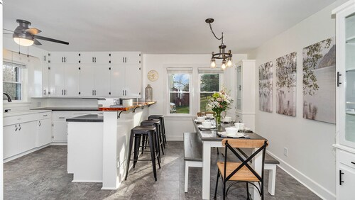 Updated Modern Farmhouse Near Downtown Dickson!