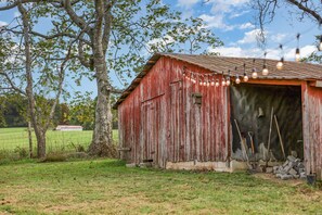 Exterior - Updated Modern Farmhouse Near Downtown Dickson! (Dickson)